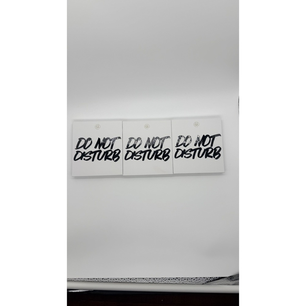 Revolution Make Up Forever Flawless Eyeshadow Pallet "DO NOT DISTURB"